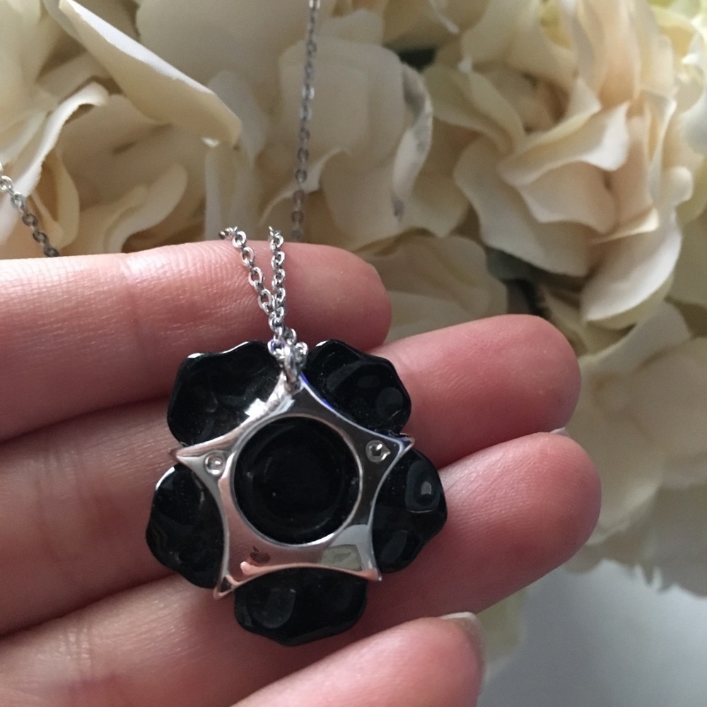 Gorgeous authentic Swarovski ring and necklace set - Picture 5 of 5
